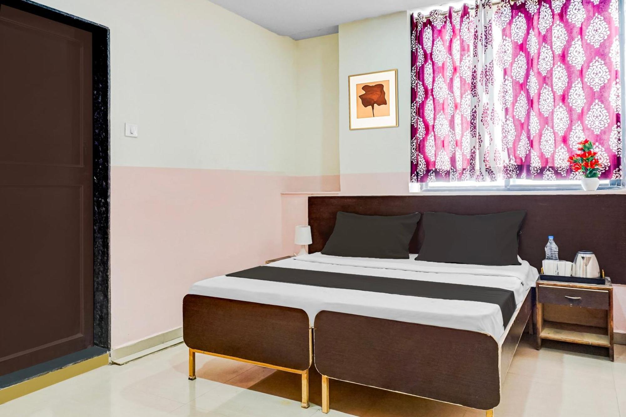 Hotel O Royal Lodge Koregaon Dış mekan fotoğraf