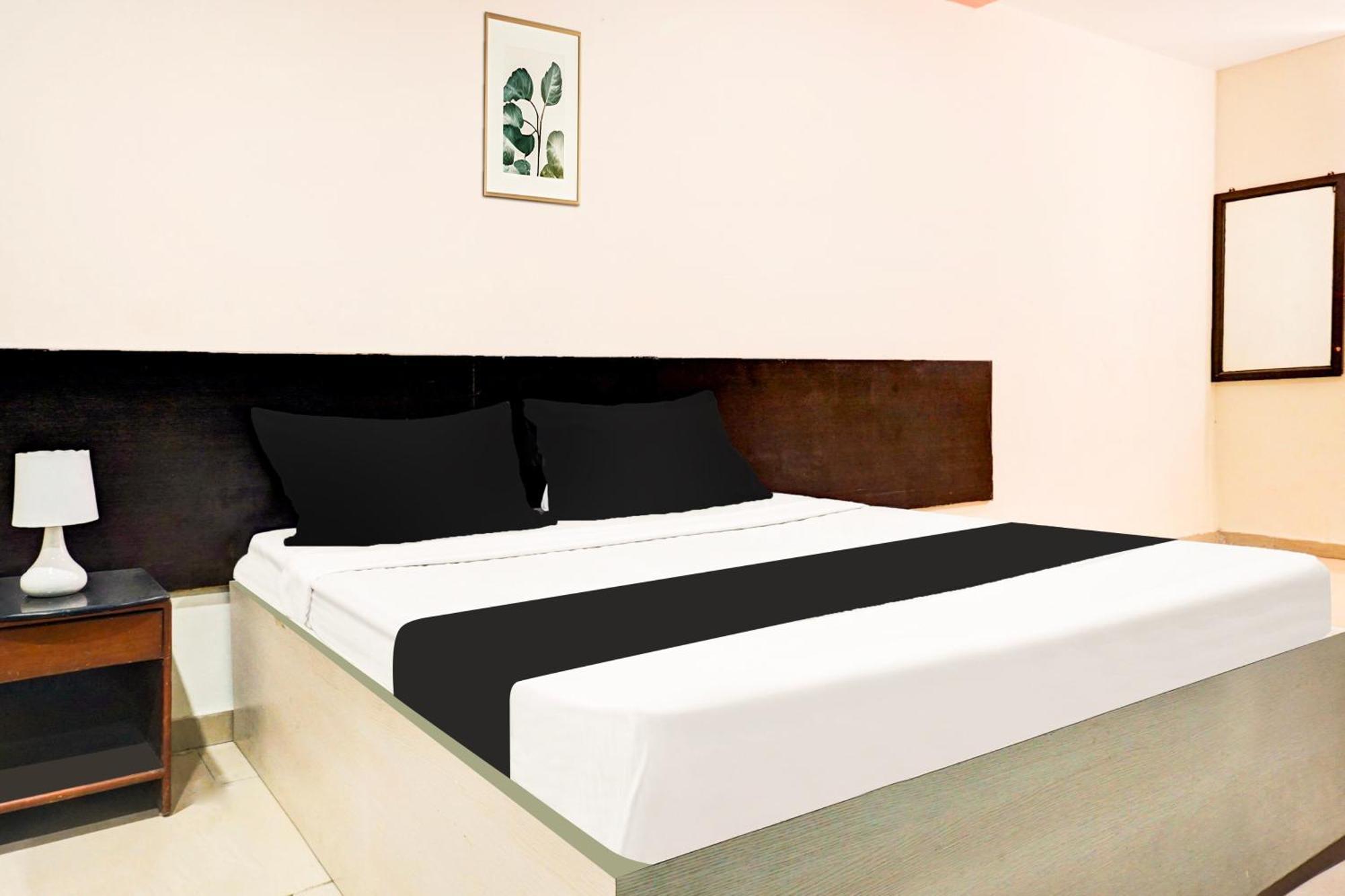 Hotel O Royal Lodge Koregaon Dış mekan fotoğraf